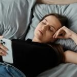 Psychology Explains Why Scrolling Feels Exhausting, Not Laziness